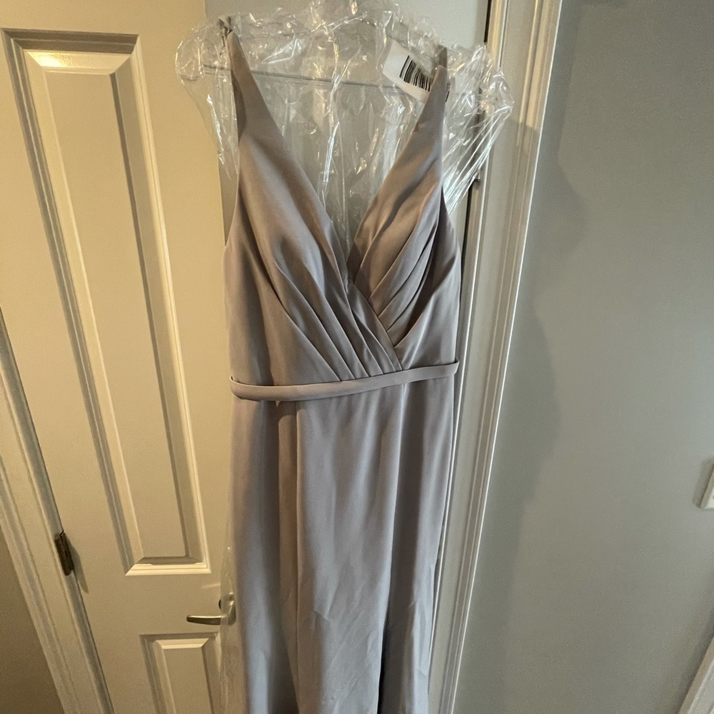 Kleinfeld, size 10, light grey dress